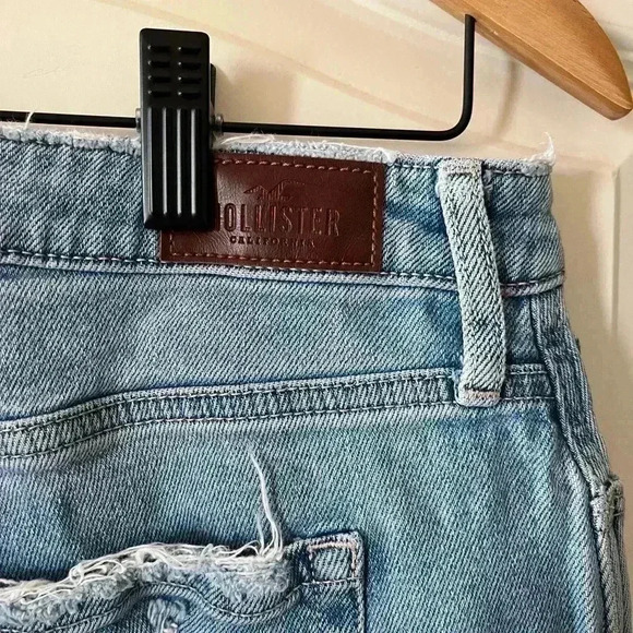 Hollister Curvy High Rise Mom Jean Size 13 - Picture 11 of 16